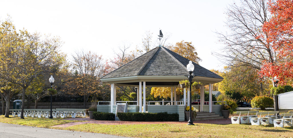 Gazebo in a small town akin to the one in Stars Hollow in Gilmore Girls.